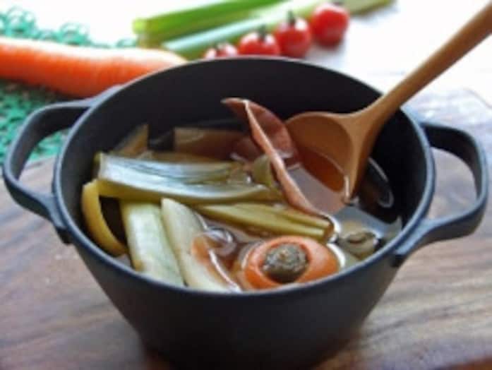 ベジブロスの作り方と応用レシピ…味噌汁にも使える便利なだし