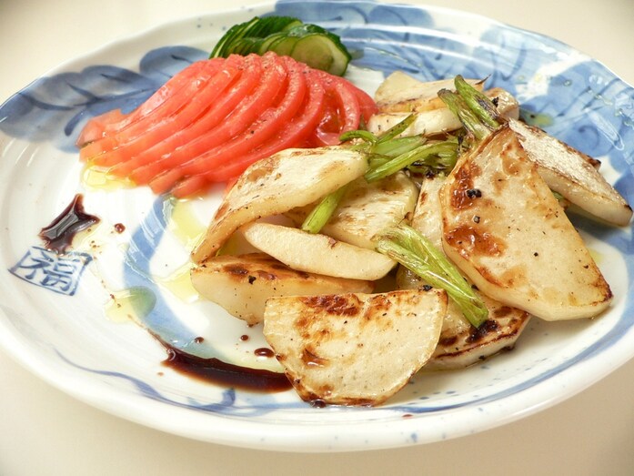 2種類のオイルを使っておいしさ倍増！蕪の焼きサラダ