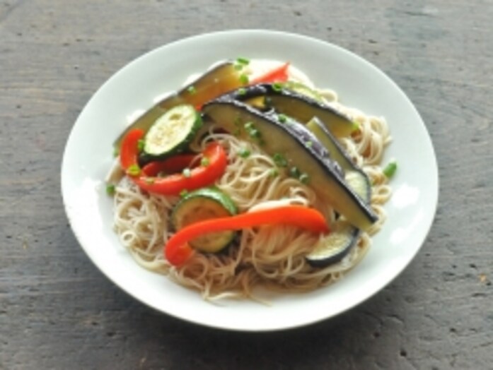 夏野菜の揚げびたしで作る、ぶっかけそうめんレシピ