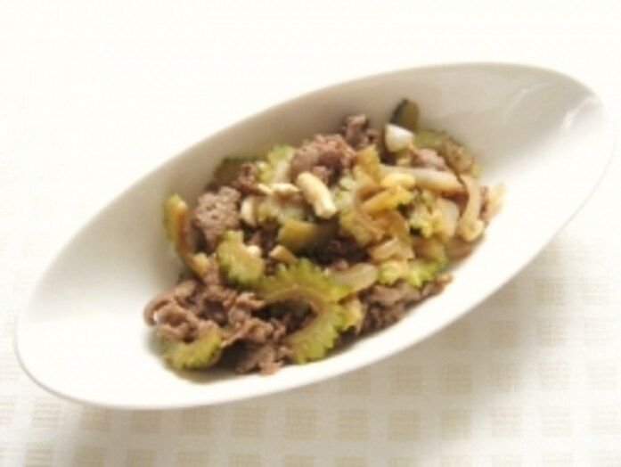 ゴーヤと牛肉のカシューナッツ炒め