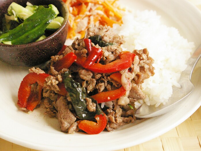 ガパオ風・牛肉のバジル炒め丼
