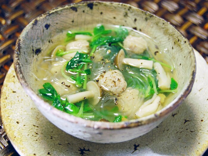 豚団子と豆苗のタイ風春雨スープ