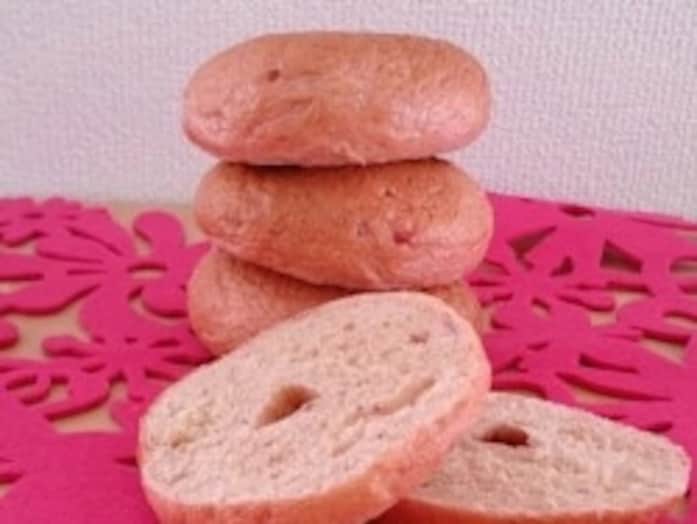 手作りパンレシピ……ビーツ入りピンクのベーグル 