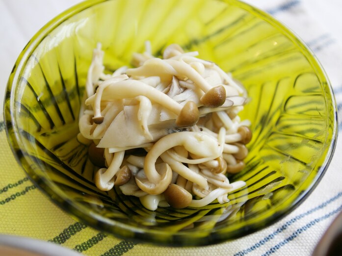 作り置きして、あと一品に。キノコの三杯酢