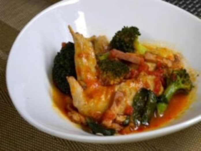 手羽先のトマト煮込みレシピ……お肉はやわらかく美味しいスープ！