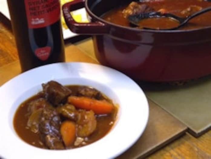 ビーフシチューの本格レシピ……お肉を柔らかく煮込んで美味しい！