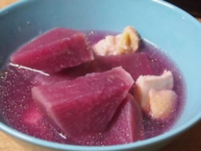 赤大根を使ったスープレシピ「紅芯大根と鶏のスープ」