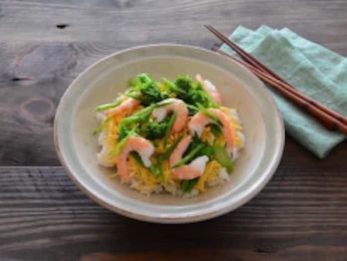 菜の花とえびのちらし寿司……春を感じる味付け