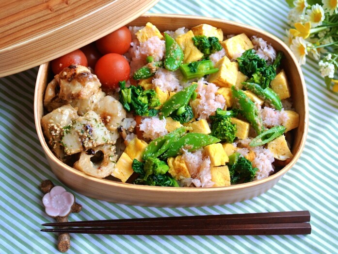 桃の節句に、春野菜と蟹のひなちらし寿司弁当
