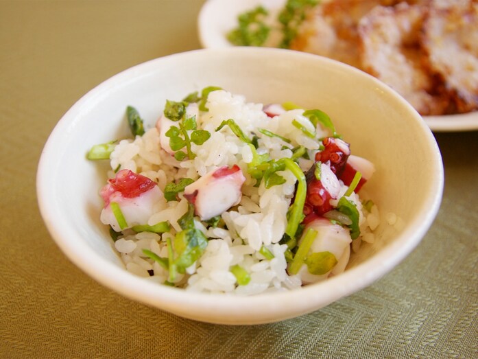 炊きたてご飯に春の香り！　タコとクレソンの混ぜご飯