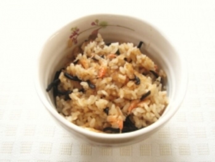 桜えびとひじきの玄米炊き込みご飯