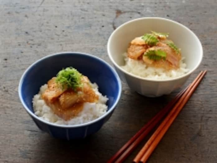 桜鯛の漬け丼（木の芽や大葉を合わせて）