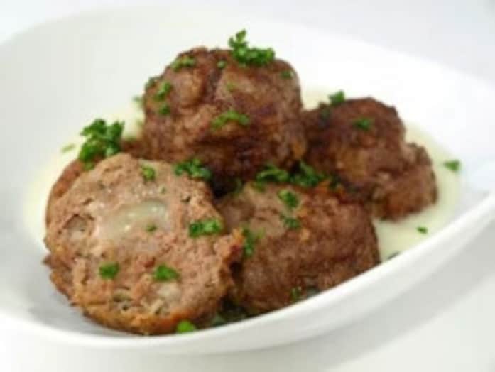 牛ひき肉で作るおかずレシピ……チーズ入りミートボールの作り方！