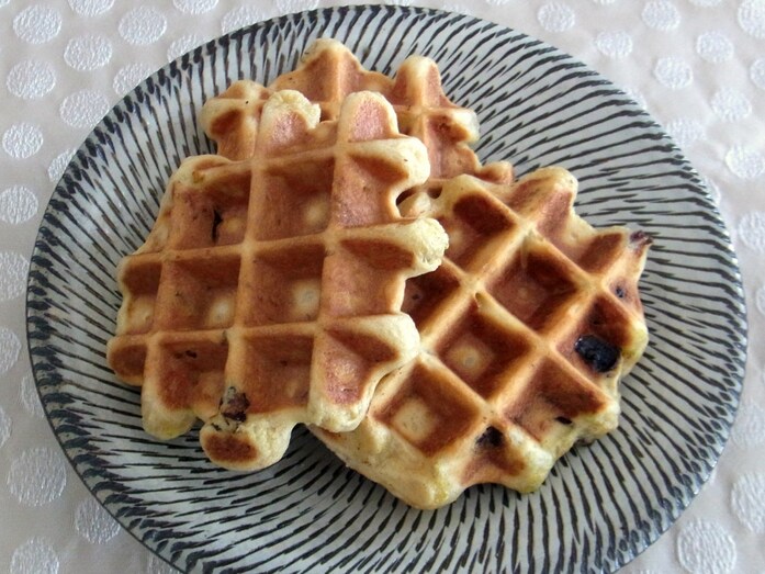 プルーンとピスタチオ入りサワードウ・ワッフル