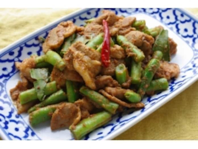 レッドカレー炒めの作り方！豚肉を使ったピリ辛が美味しいレシピ