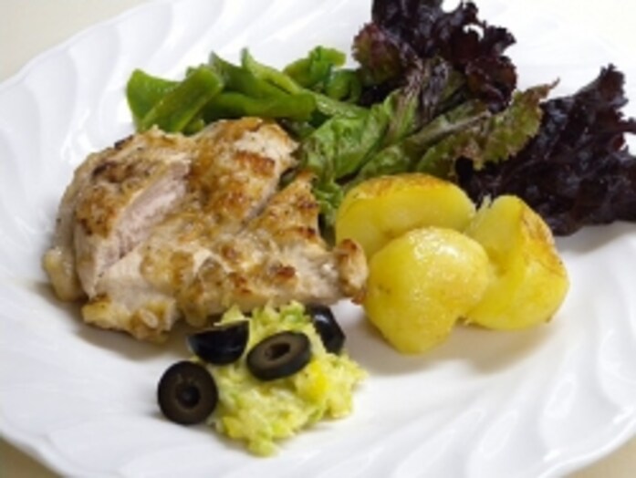 鶏のソテー　塩レモンねぎペースト添え