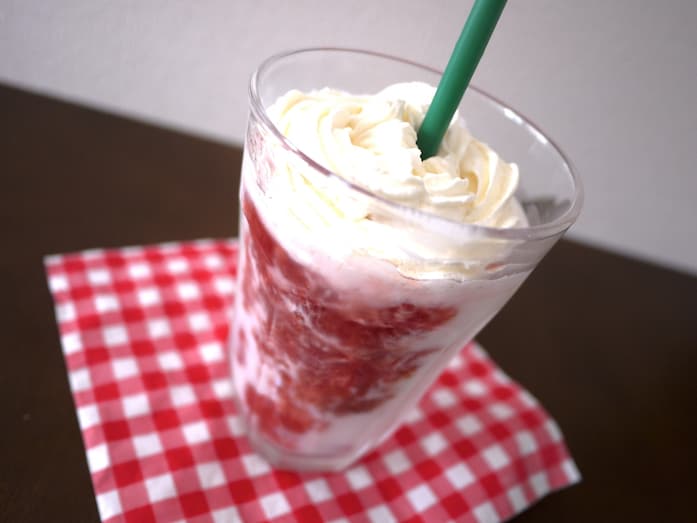 ストロベリーフラペチーノの作り方！スタバ風ドリンク再現レシピ