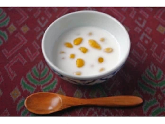 黄色が鮮やか！　かぼちゃ白玉ココナッツミルク