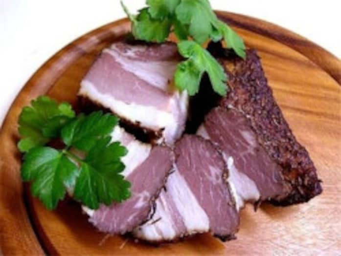 ベーコンの簡単な作り方……中華鍋やフライパンで作れる！
