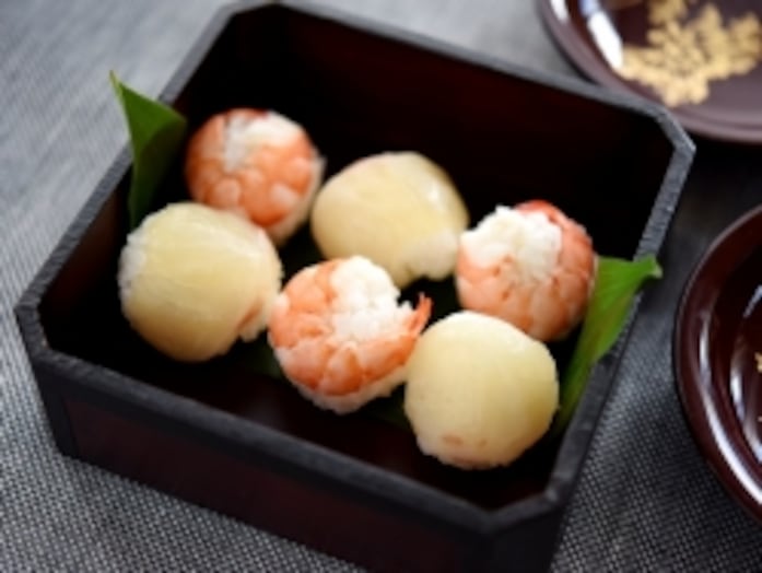 鯛とえびの紅白手まり寿司