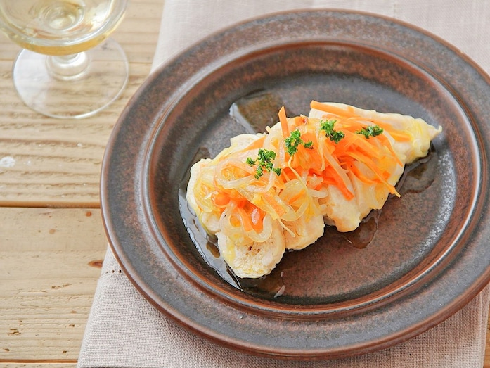 レンジで簡単！ 鶏胸肉と野菜の白ワイン蒸しレシピ