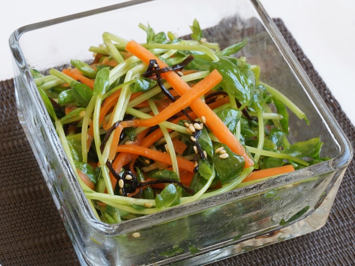 和えるだけ副菜！ 豆苗とにんじんの塩昆布サラダ