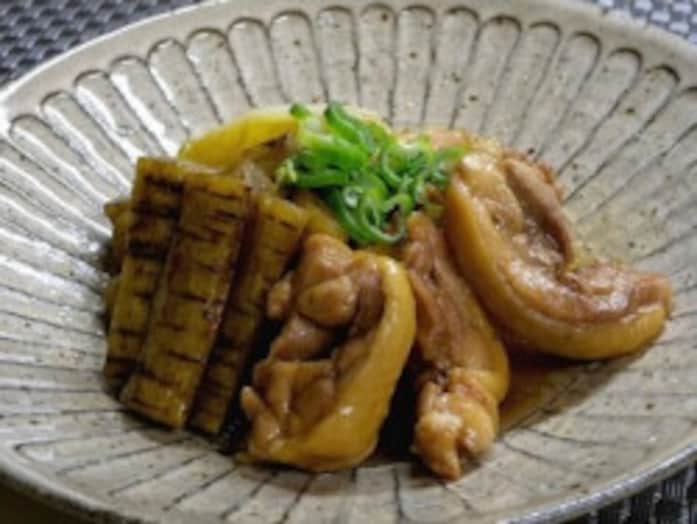 味が染みたネギと鶏とごぼうの煮物……コトコト煮るだけ！