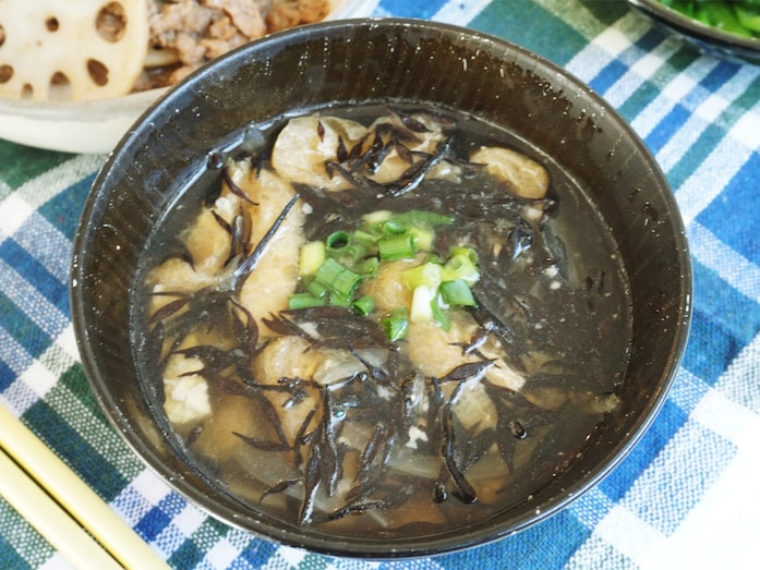 出汁いらず！　ひじきと玉ねぎの味噌汁