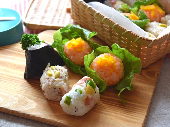 おにぎりで野菜が摂れる！野菜たっぷり「ベジむすび」4種のレシピ