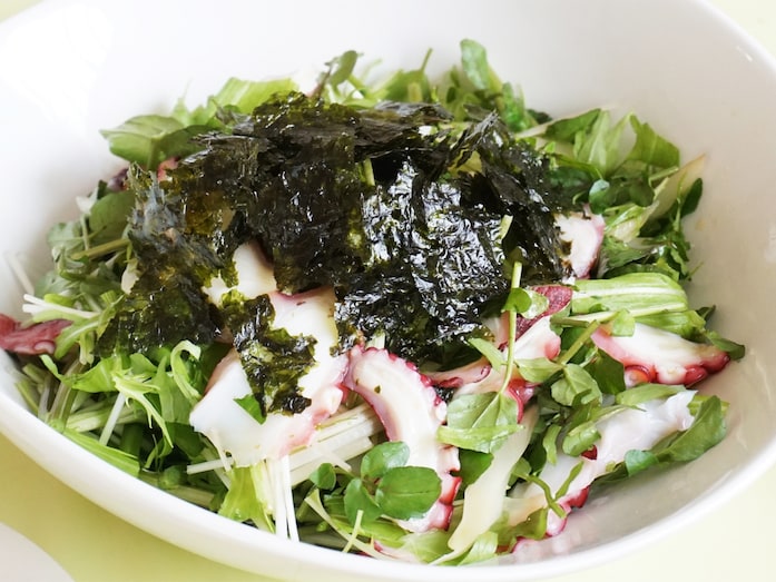 香り豊か！　春の香味野菜とタコのサラダ