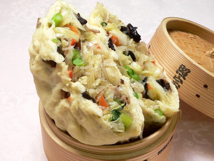 炊飯器で作る、大きな野菜肉まんレシピ