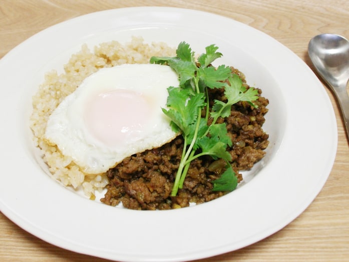 玄米ご飯に合う！ 炒めるだけの簡単ドライカレーレシピ