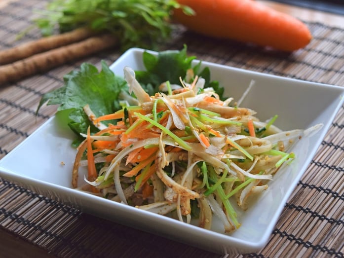 生の新ごぼうどっさりサラダ！野菜大量消費レシピ