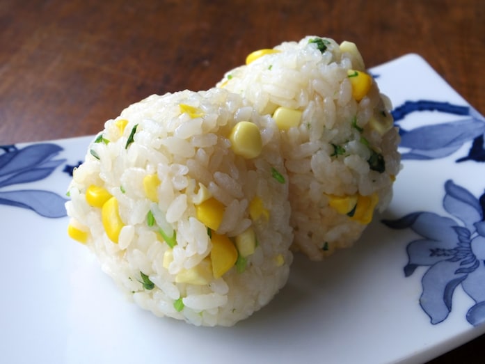 とうもろこしとパクチーの炊き込みご飯レシピ！おにぎりにも