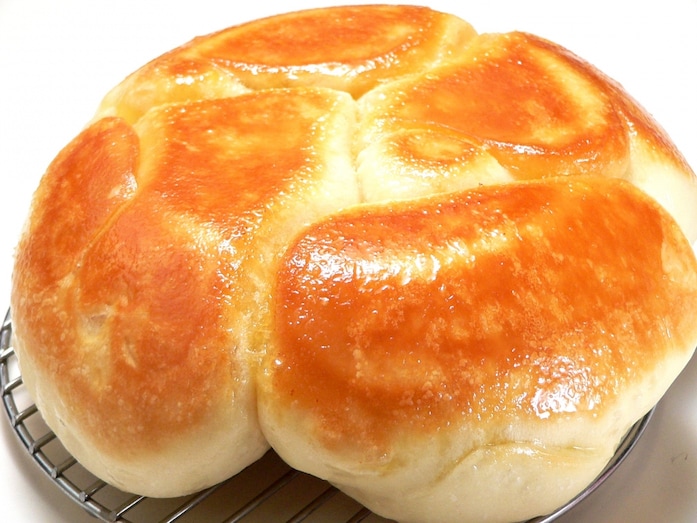 炊飯器でふわふわパンを作る！香ばしくて美味しい塩パンレシピ