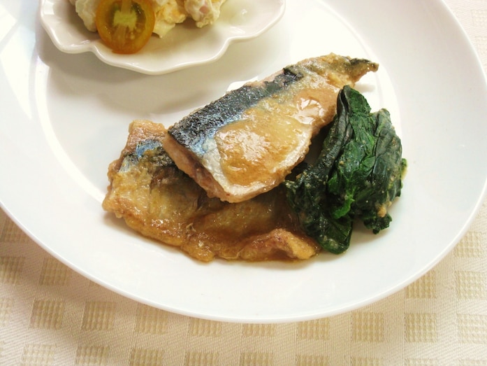 さんまとほうれん草のゴマ味噌煮