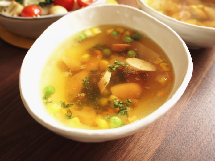 ソーセージの即席カレースープレシピ……食欲そそる！