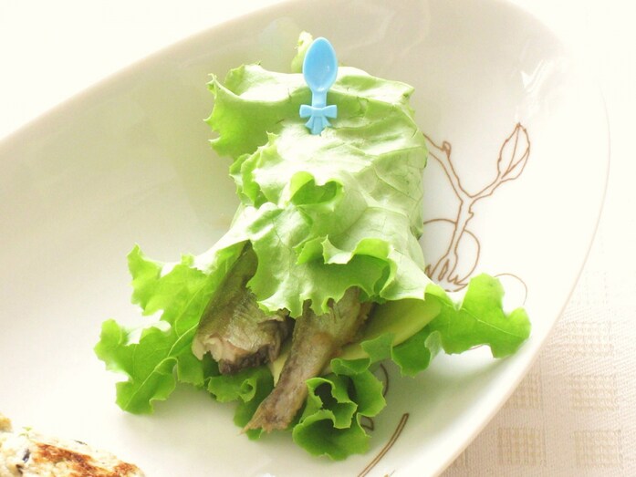 ししゃもマリネのレタスチーズ巻き