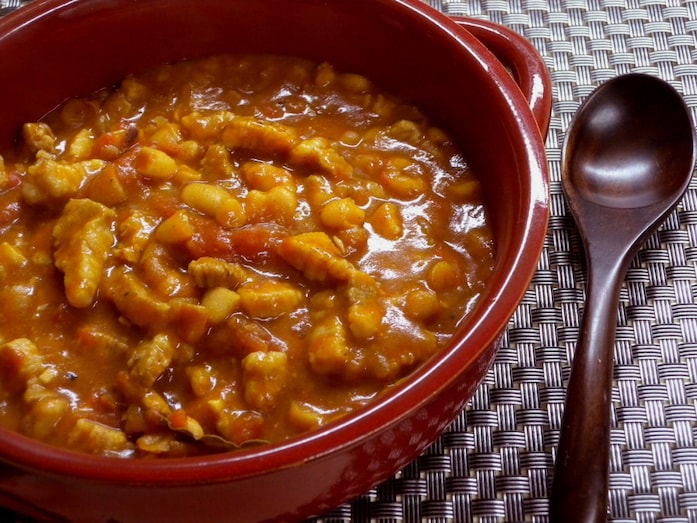 豆料理のメインになるレシピ！豆の水煮缶でピリっと辛い豆煮込み