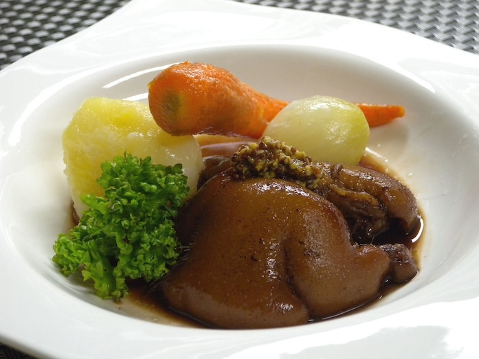 豚足の赤ワイン煮込みレシピ……コラーゲンたっぷり！