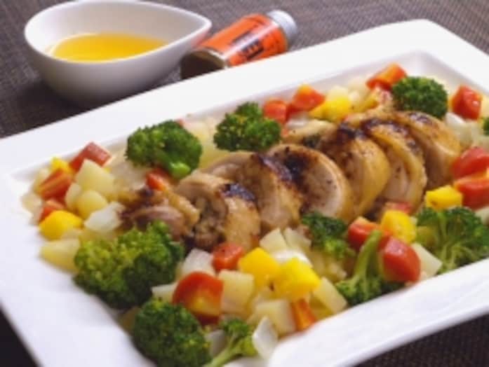 粉しょうゆのソースで鶏のクリスマスロール焼き