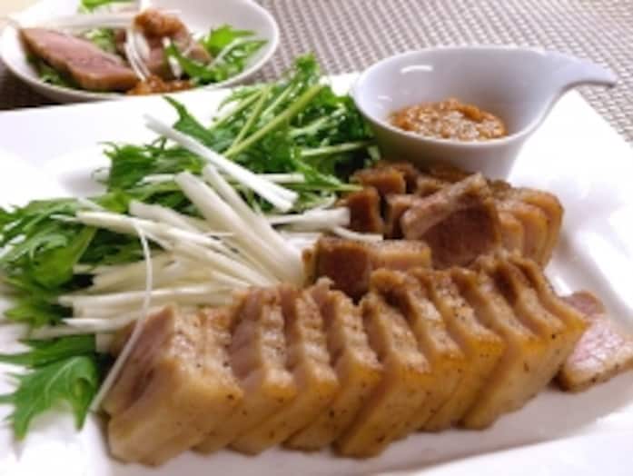 おもてなし料理のメインに！いつもの塩豚を簡単に華やかに