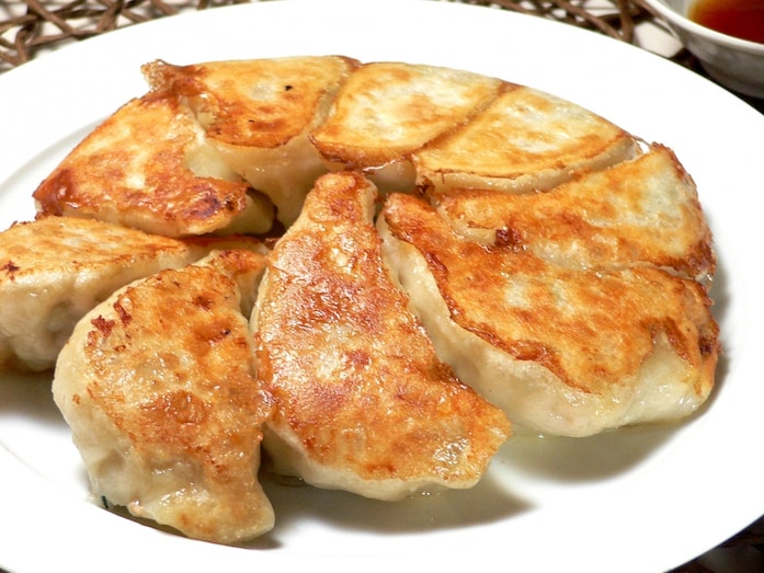 餃子の皮の作り方！もちもち焼き餃子＆水餃子のレシピ