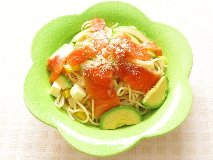 サーモンとアボカドの冷製パスタレシピ