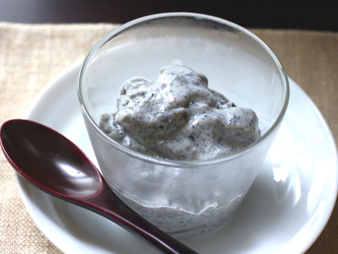 ひんやり黒胡麻豆腐のジェラートレシピ！混ぜるだけで簡単アレンジ