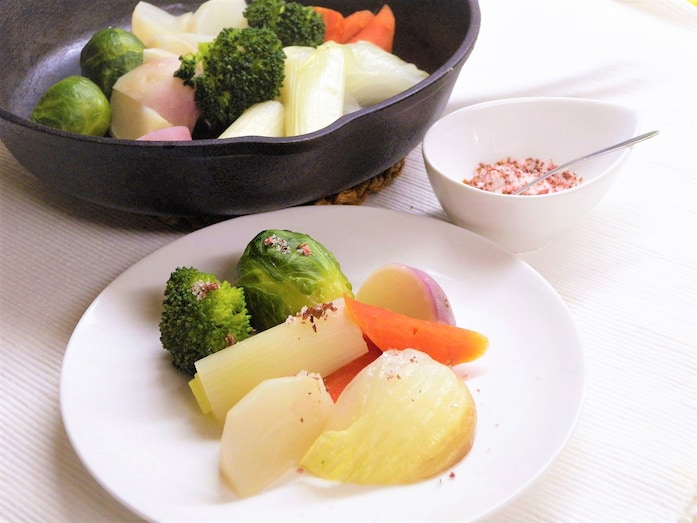 春の食卓に……桜塩の作り方とヘルシー蒸し野菜