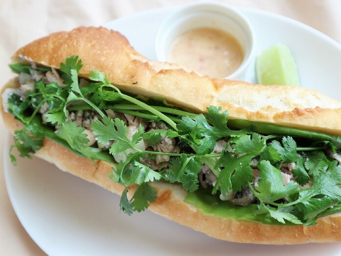 サバ缶で簡単！タイ風パクチーサバサンドレシピ