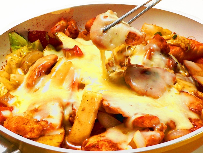 チーズタッカルビのフライパンレシピ！人気チーズ料理の簡単な作り方