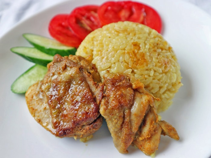 カオモックガイ風レシピ……鶏肉のカレー炊き込みごはん