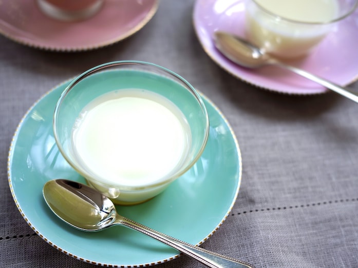 レンジで牛乳プリン！ 粉ゼラチン・砂糖と混ぜるだけの簡単レシピ